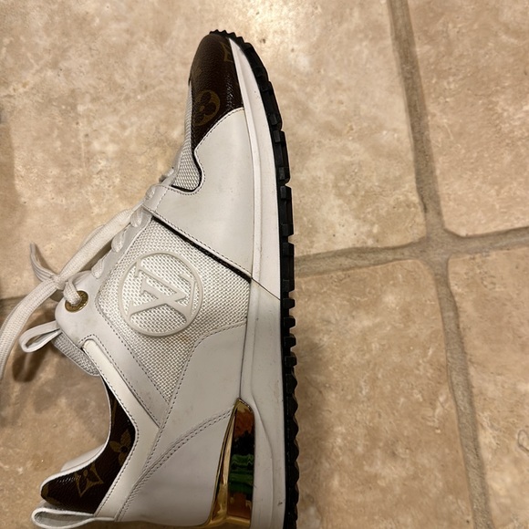 Worn twice authentic Louis Vuitton sneakers - Picture 5 of 16